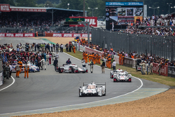 #19 Porsche Team Porsche 919 Hybrid: Нико Хюлькенберг, Ник Тэнди, Эрл Бамбер