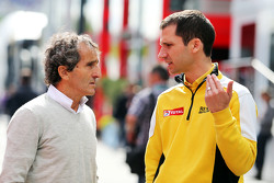 Alain Prost, avec Remi Taffin, chef des opérations piste chez Renault Sport F1