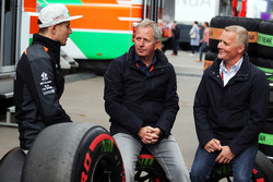 Nico Hulkenberg, Sahara Force India F1 con Martin Brundle, Sky Sports Comentarista y Johnny Herbert,