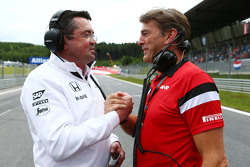 Эрик Булье, гоночный директор McLaren и Грэм Лоудон, Manor F1 Team
