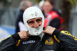 Alain Prost, no desfile das lendas