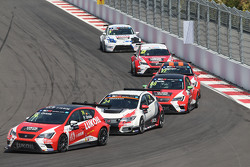 Pepe Oriola, SEAT Leon, Craft Bamboo Racing LUKOIL, e Kevin Gleason, Honda Civic TCR, West Coast Rac