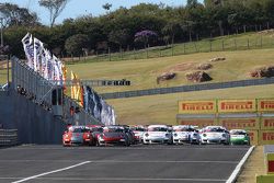 Largada de la carrera 1 de la Porsche GT3 Challenge en Vello Cittá