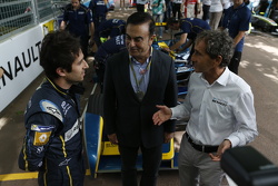 Nicolas Prost, e.dams-Renault y Carlos Ghosn con Alain Prost