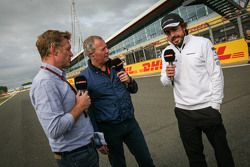 Simon Lazenby, apresentadora da Sky Sports F1 com Martin Brundle, Comentarista da Sky Sport e Fernando Alonso, McLaren