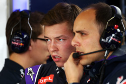 Даниил Квят, Red Bull Racing и Джанпьеро Ламбьязе, гоночный инженер Red Bull