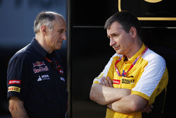Франц Тост, руководитель команды Scuderia Toro Rosso и Роб Уайт, руководитель спортивного направлени