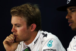 Нико Росберг и Льюис Хэмилтон, Mercedes AMG F1 на пресс-конференции FIA