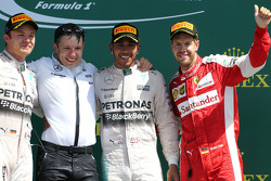 Podium: tweede plaats Nico Rosberg, winnaar Lewis Hamilton, Mercedes AMG F1 Teamen derde plaats Sebastian Vettel, Scuderia Ferrari