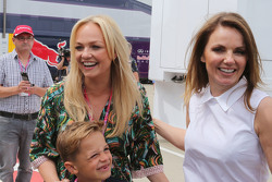 Emma Bunton, cantora com Geri Halliwell, cantora