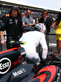 Jenson Button, McLaren MP4-30 sur la grille