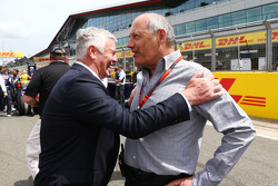 Дерек Уорик и Рон Деннис, McLaren на стартовой решетке