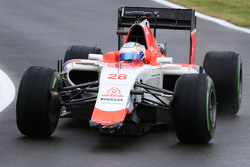 Уилл Стивенс, Manor F1 Team заезжает на пит-лейн со сломаным передним антикрылом