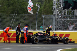 Pastor Maldonado, Lotus F1 E23 se retira de la carrera