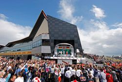 Podium: Nico Rosberg, Mercedes AMG F1, segundo; Lewis Hamilton, Mercedes AMG F1, ganador; Sebastian 