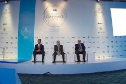 (Izq a Der) Carlos Slim Domit senador FIA, Jean Todt presidente de la FIA y José Abed vicepresidente