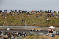 Départ : Markus Pommer, Motopark Dallara Volkswagen dépasse Antonio Giovinazzi, Jagonya Ayam with Carlin Dallara Volkswagen pour la tête