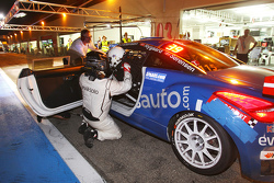 Fasi concitate nella pitlane
