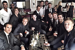 Pilotos celebran la vida de Jules Bianchi después de su funeral: Adrian Sutil, Roberto Mehri, Max Chilton, Alexander Rossi, Alexander Wurz, Allan McNish, Pedro de la Rosa, Jenson Button, Daniel Ricciardo, Daniil Kvyat