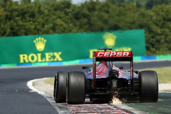 Max Verstappen, Scuderia Toro Rosso STR10 envoie des étincelles