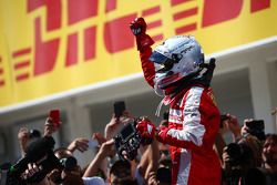 Le vainqueur Sebastian Vettel, Ferrari