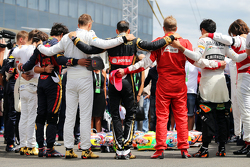Les pilotes rendent hommage à Jules Bianchi sur la grille