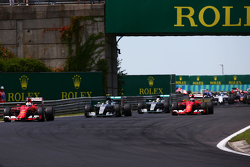 Sebastian Vettel, Ferrari SF15-T al comando dopo la partenza