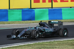 Nico Rosberg, Mercedes AMG F1 W06 avec une crevaison