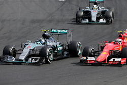 Nico Rosberg, Mercedes AMG F1 Team en Kimi Raikkonen, Scuderia Ferrari