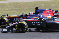 Fernando Alonso, McLaren Honda et Max Verstappen, Scuderia Toro Rosso