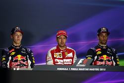 Conferencia de prensa de la FIA: Daniil Kvyat, Red Bull Racing, segundo; Sebastian Vettel, Ferrari,