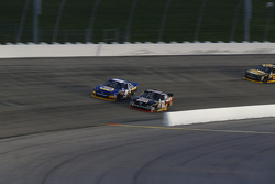 Chris Buescher, Roush Fenway Racing Ford y Chase Elliott, JR Motorsports Chevrolet