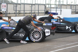 Nelson Piquet Jr., Team China Racing et Sam Bird, DS Virgin Racing