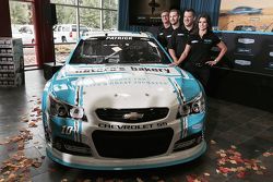 Danica Patrick e Tony Stewart com novo patrocinador e pintura do carro