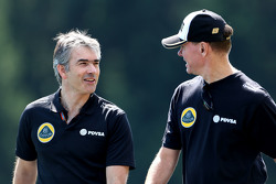 Nick Chester, director técnico, Lotus F1 Team y Alan Permane, Lotus F1 Team Operaciones Trackside