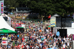 Fans aan Eau Rouge