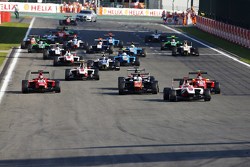 Старт: лидирует Эстебан Окон, ART Grand Prix