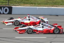 Simon Pagenaud, Team Penske Chevrolet y Helio Castroneves, Team Penske Chevrolet