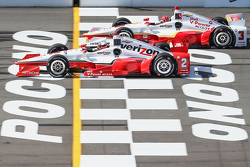 Juan Pablo Montoya, Team Penske Chevrolet and Helio Castroneves, Team Penske Chevrolet