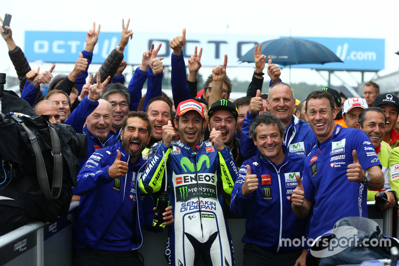 Festejo con el equipo en Silverstone