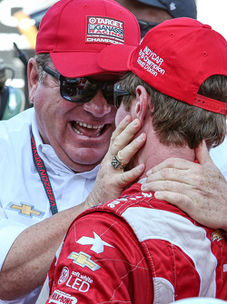 Le vainqueur de la course et champion IndyCar 2015 Scott Dixon, Chip Ganassi Racing Chevrolet et Chip Ganassi