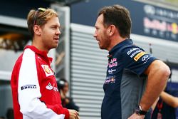 Sebastian Vettel, Ferrari com Christian Horner, Red Bull Racing diretor