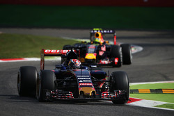 Max Verstappen, Scuderia Toro Rosso STR10 voor Daniil Kvyat, Red Bull Racing RB11