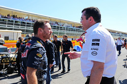 Christian Horner, Red Bull Racing Team, Principal avec Eric Boullier, Directeur de la Compétition McLaren sur la grille