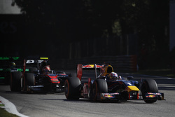 Pierre Gasly, DAMS leads Nobuharu Matsushita, ART Grand Prix