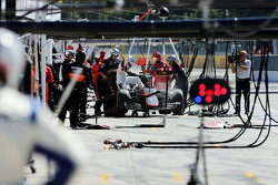Fernando Alonso, McLaren MP4-30, contraint à l'abandon