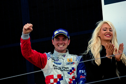 Ganador Oliver Rowland, Fortec Motorsports celebra