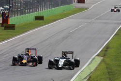 Daniel Ricciardo, Red Bull Racing RB11 e Sergio Perez, Sahara Force India F1 VJM08