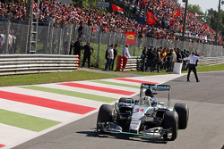 Ganador de la carrera Lewis Hamilton, de Mercedes AMG F1 W06