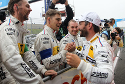 Ganador de la pole Timo Glock, BMW Team MTEK BMW M3 DTM celebra